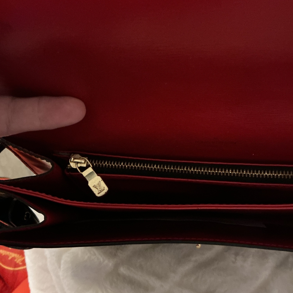 Louis Vuitton Black and Red Shoulder Bag - Picture 8 of 9